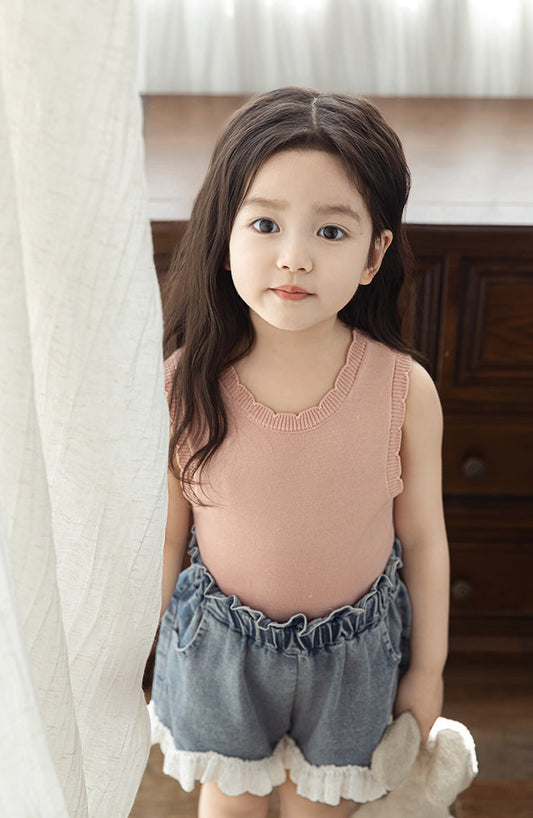 Close-up of scalloped collar detail on girls ribbed tank top